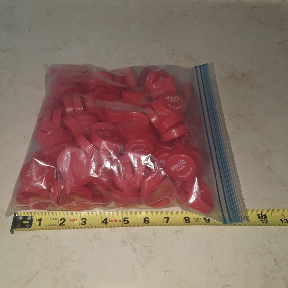 Bottle Caps Lids Screw On Plastic Milos Sweet Tea Gallon Size Bag Craft Project - Picture 4 of 5